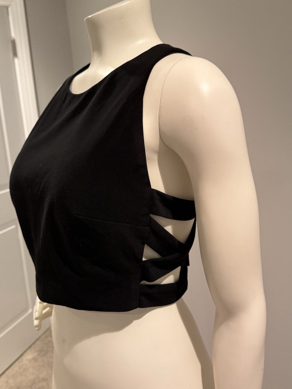 Blondie nites by Stacy Sklar black strappy exposed zip back crop top size 9